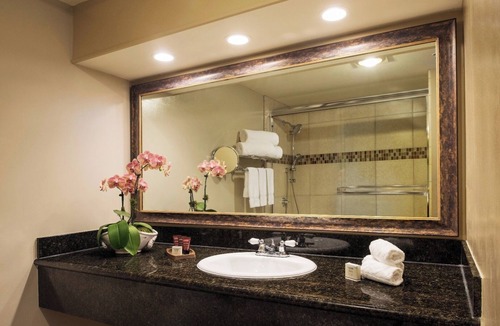 Barron Park Hotel | 2 Tranquil Unit with Heated Pool, Balcony & Free Breakfast in Palo Alto