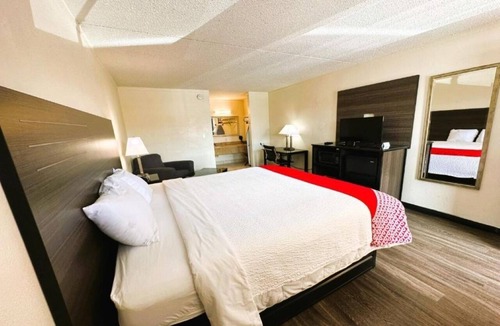 West San Antonio Hotel | 2 Travel Ready Rooms with King Bed in San Antonio Near Local Parks and Dining
