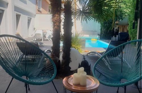 Les Poulettes Apartment | 2 Twenty Fort Studio with pool Lyon