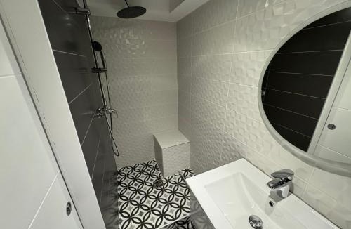 Les Poulettes Apartment | 2 Twenty Fort Studio with pool Lyon