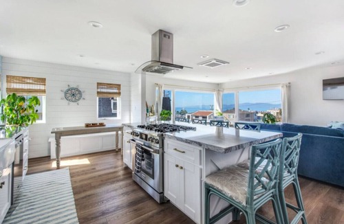 The Strand House | 2 Units - 2 Blocks2Beach - Ocean Views - PoolTable