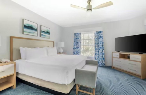 West Kissimmee Hotel | 2 Units | 2BR Suite w/Balcony Near Celebration – Minutes to Universal & Disney