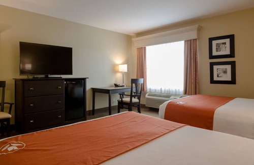 Sussex Hotel | 2 Units | Adventure-Friendly Stay w/Parking & Breakfast | Near National Park