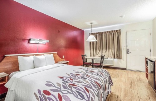 Allison Hotel | 2 Units | Breakfast Included & Pool Access | 6.5 mi to Red Rock hiking adventure