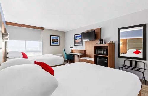 Cheyenne Hotel | 2 Units | Deluxe 2 Queen Beds w/Free Breakfast, Parking, Game Room & Courtyard