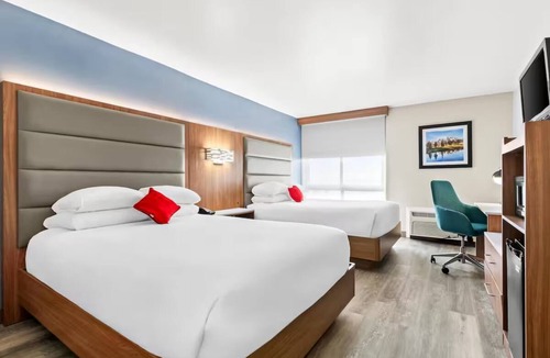 Cheyenne Hotel | 2 Units | Deluxe 2 Queen Beds w/Free Breakfast, Parking, Game Room & Courtyard