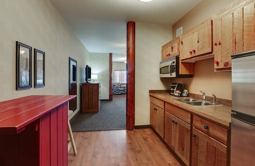 Sioux City Hotel | 2 Units | Extended Stay King Suite, Stoney Creek with Kitchen, Balcony and Pool