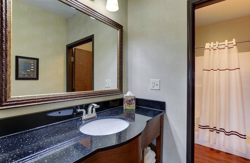 Sioux City Hotel | 2 Units | Extended Stay King Suite, Stoney Creek with Kitchen, Balcony and Pool