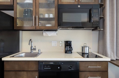 Anaheim Resort Hotel | 2 Units Retreat | Queen Beds | On-site Pool & Gym