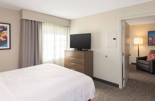 Anaheim Resort Hotel | 2 Units Retreat | Queen Beds | On-site Pool & Gym