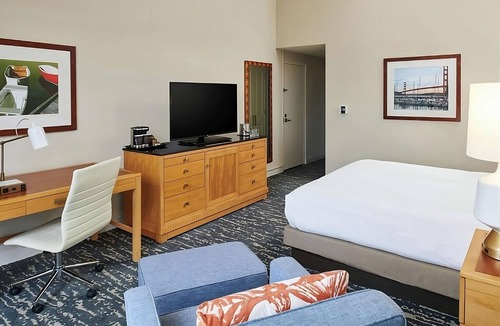 Berkeley Hotel | 2 Units | Spacious Waterfront Stay near Berkeley Marina with Pool Access
