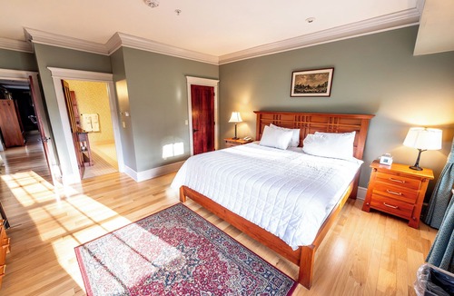 Shawnee On Delaware Hotel | 2 Units | Unwind in a Peaceful Haven | Explore the Beauty of the Poconos