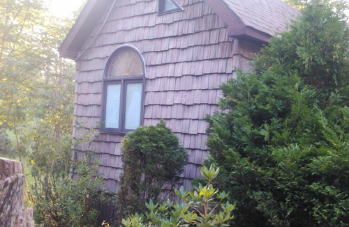 Lake Erie Beach Cottage | #2-v The HideAway "Happy Summer 2024"