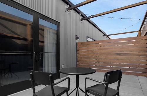People's Freeway Hotel | 2 Wasatch Room at evo Hotel, Free Parking & Dog-friendly!