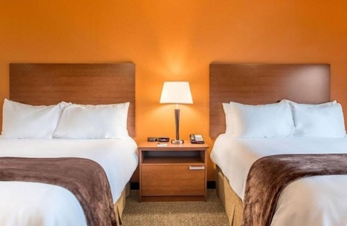 Lebanon Hotel | 2 Well-Appointed Rooms Great for Relaxing Near Wilson County Fairground