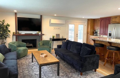 South Jordan House | 2 whole houses, Fire pit, Game room, feel at home.
