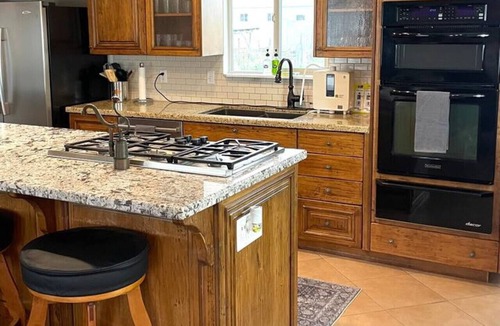 South Jordan House | 2 whole houses, Fire pit, Game room, feel at home.