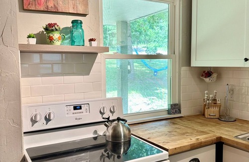 Steelville Cabin | 20 Acre Cabin Near River - Perfect Float Trip Stay - Sleeps up to 7