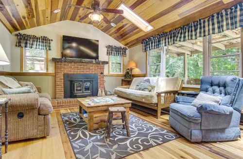 Skyland House | 20-Acre Cabin w/Pond: 5 Mi to Biltmore Estate!