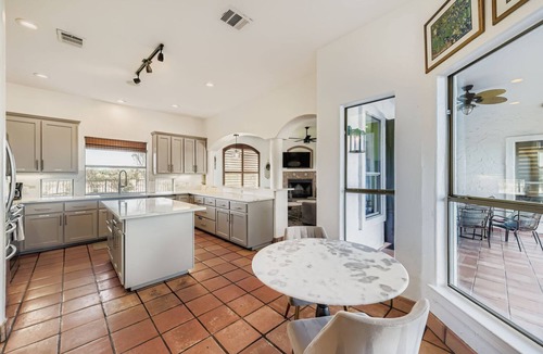 Austin House | 20-Acre Villa | Pool, Spa, Sauna | Sleeps 16+
