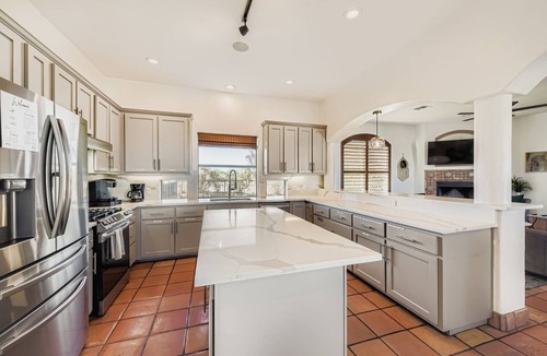 Austin House | 20-Acre Villa | Pool, Spa, Sauna | Sleeps 16+
