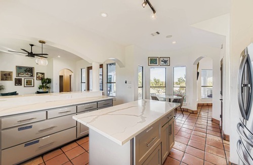 Austin House | 20-Acre Villa | Pool, Spa, Sauna | Sleeps 16+