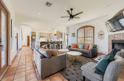 Austin House | 20-Acre Villa | Pool, Spa, Sauna | Sleeps 16+