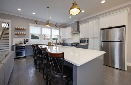 Historic Waverly Apartment | 20 Bed Luxury 12 South Bachelorette Pad