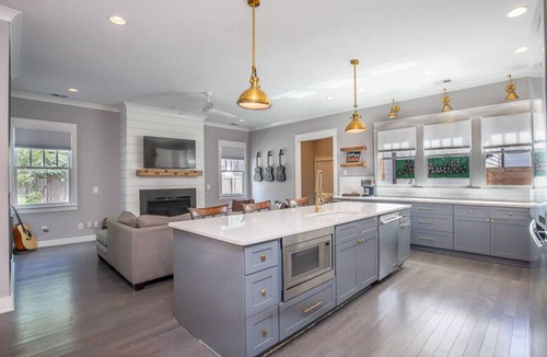 Historic Waverly Apartment | 20 Bed Luxury 12 South Bachelorette Pad