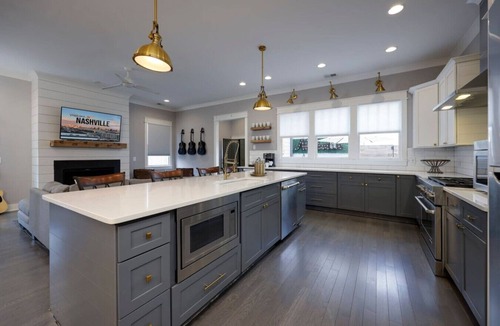 Historic Waverly Apartment | 20 Bed Luxury 12 South Bachelorette Pad