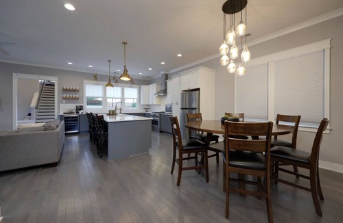 Historic Waverly Apartment | 20 Bed Luxury 12 South Bachelorette Pad