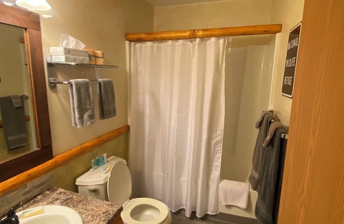 Cooksburg Apartment | 20-Cabin Room