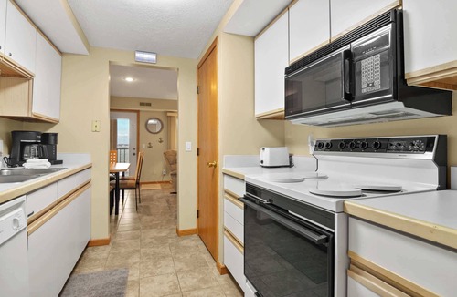 Elk Rapids Condo | #20 ELK RAPIDS BEACH CONDOMINIUM