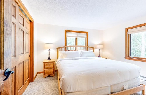 Intervale House | 20 Fox Run