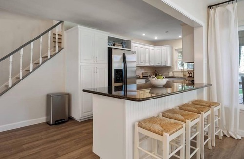 Enchanted Oaks House | 20 Guest, Lakefront Retreat, Hot Tub, Jet Ski Rental