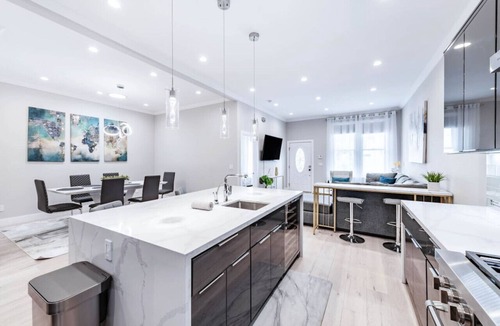 Bayview House | 20 Guest Oasis | Spacious SF Skyline Getaway!