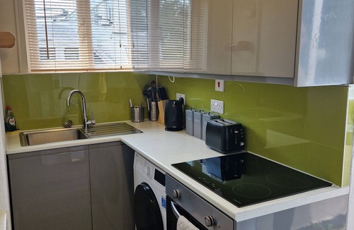 Exeter Apartment | 20 - Hideaway Studio Apartment