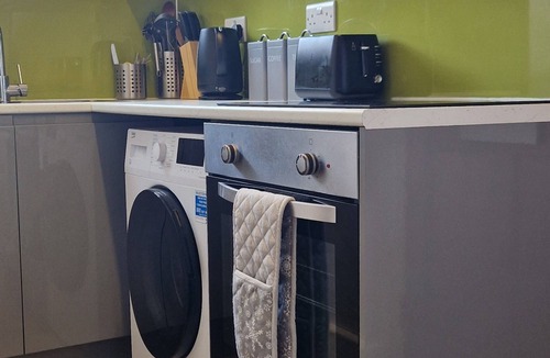 Exeter Apartment | 20 - Hideaway Studio Apartment