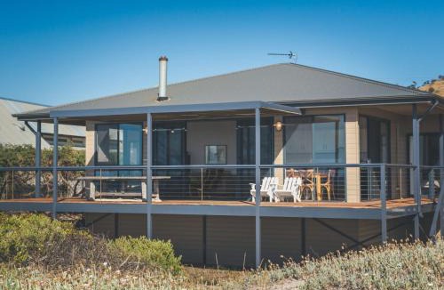 Normanville House | 20 Lady Bay Road