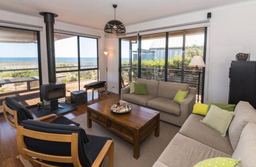 Normanville House | 20 Lady Bay Road