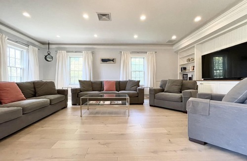 West of Town House | 20 Meadow View Drive, Nantucket Massachusetts nTucked Away