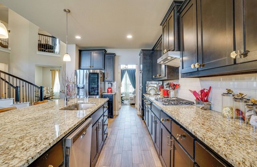 Mansfield House | 20 Mi to AT&T Stadium: Remote-Work Ready Home!