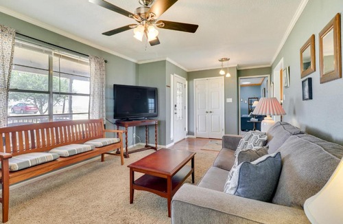 Manor House | 20 Mi to Austin: Texas Farmhouse on 10 Acres