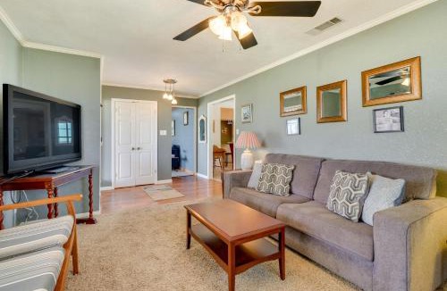 Manor House | 20 Mi to Austin: Texas Farmhouse on 10 Acres