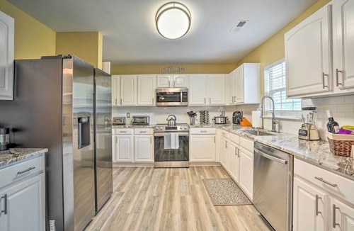 Summerville House | 20 Mi to Charleston: Group Getaway in Summerville!