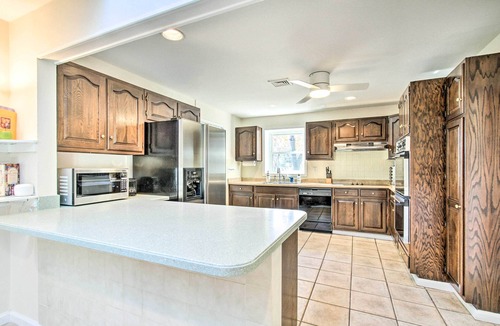 Wayne House | 20 Mi to Philly: Inviting Home w/Yard in Wayne!