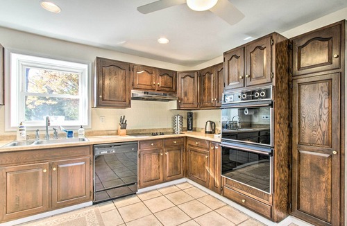 Wayne House | 20 Mi to Philly: Inviting Home w/Yard in Wayne!