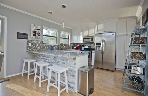 Lowell House | 20 Miles to Razorback Stadium; Close in Beaver Lake WATERFRONT