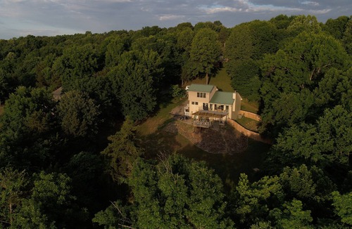 Lowell House | 20 Miles to Razorback Stadium; Close in Beaver Lake WATERFRONT