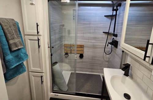 Southland Oaks House | 20 Min to Downtown Austin and COTA. New RV w/outdoor amenities seperate pricing